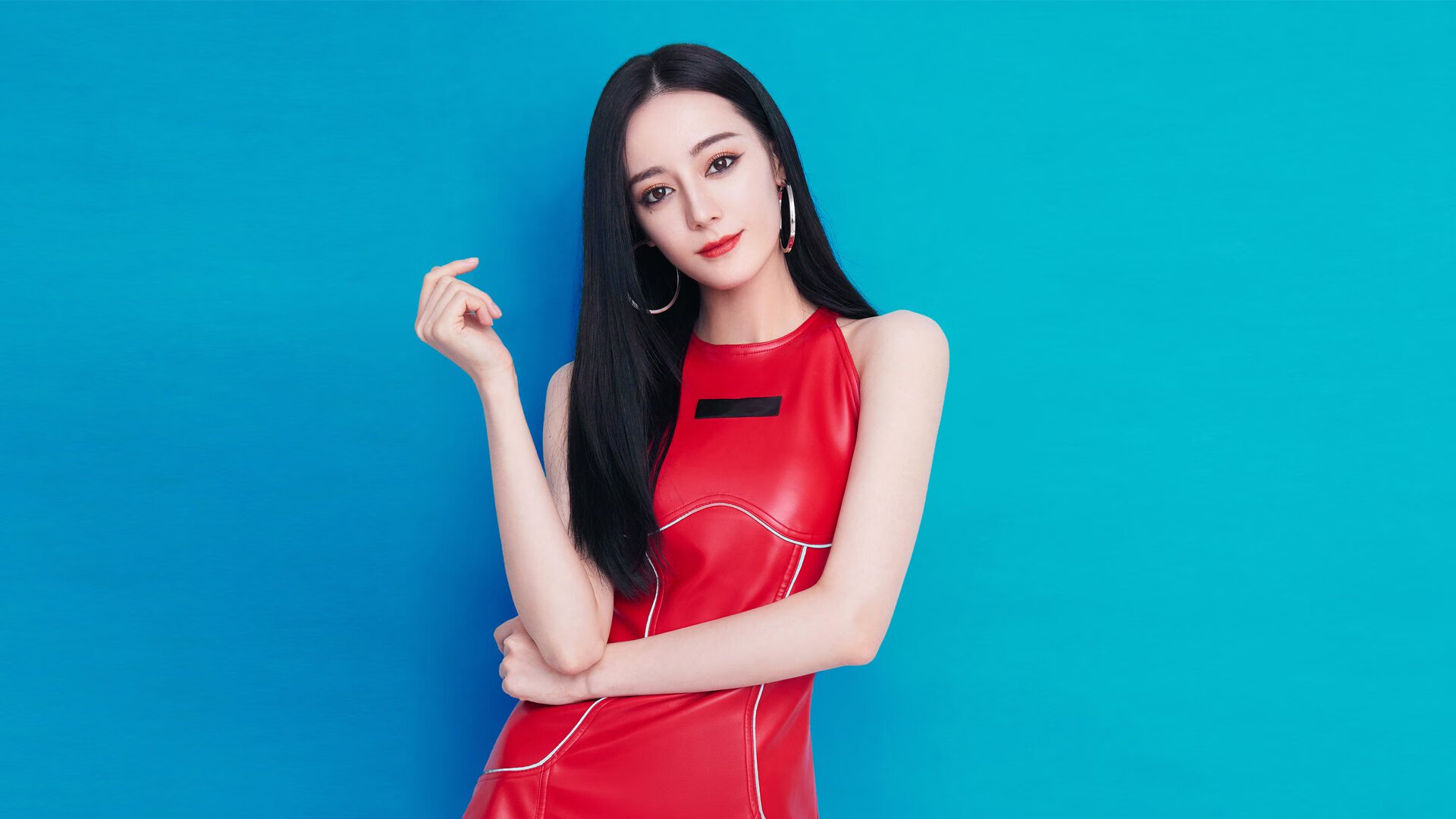 中国足球国家队提升防守反击效率，国足防守型中场