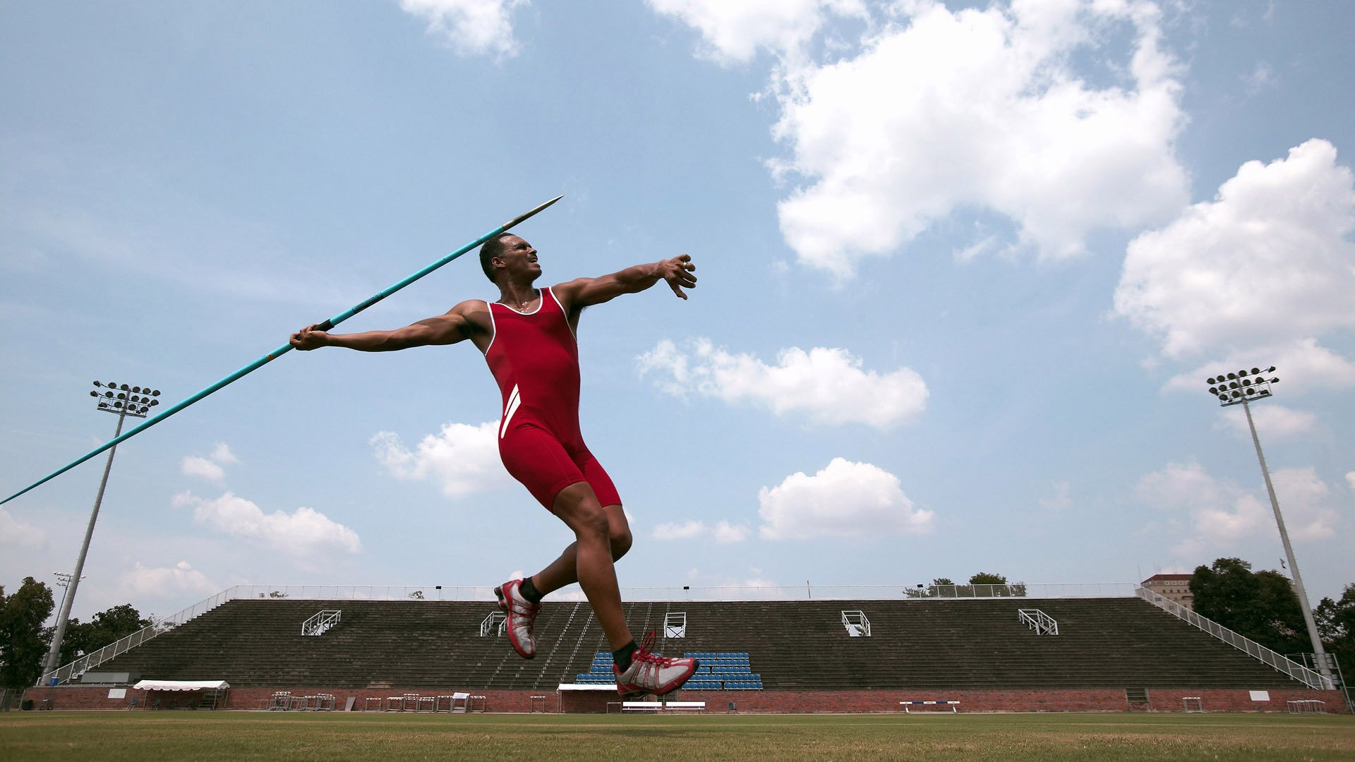 “尼古拉斯·桑特基的精湛技巧与领导力，成就阿根廷美洲狮队的未来”